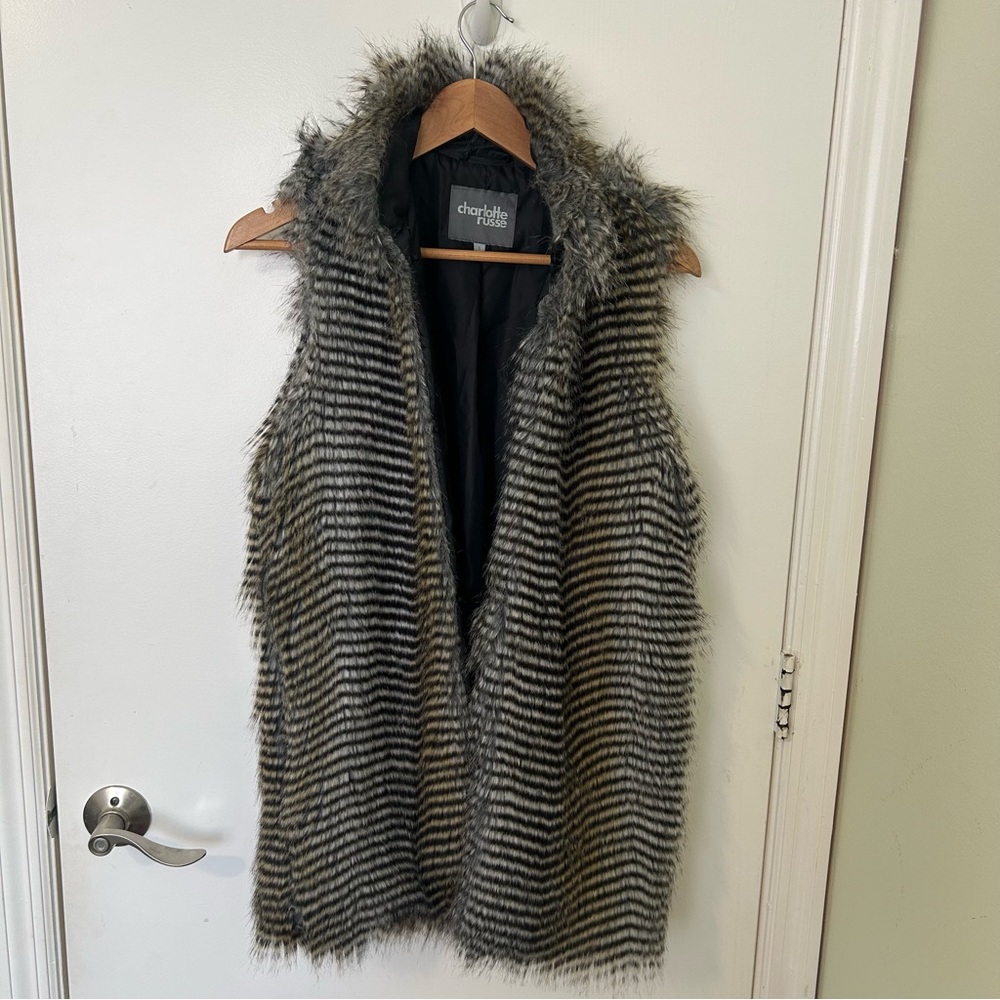 Charlotte Russe Women’s Black and Gray Faux Fur Vest